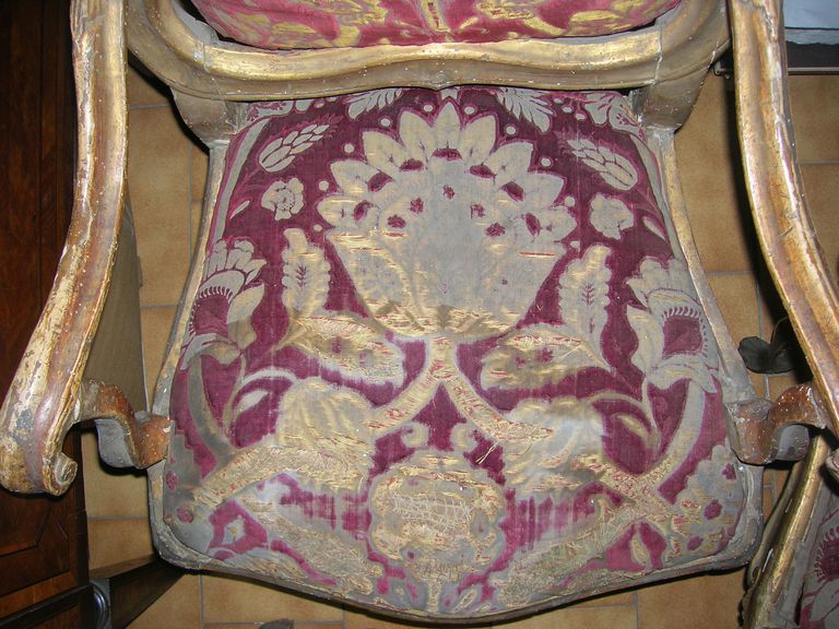 poltrona, prima del restauro